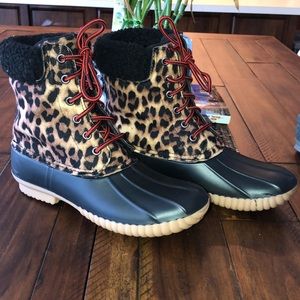 𝑹𝒆𝒑𝒐𝒓𝒕 Ulrich leopard boots.Size 6.5 NWOT.